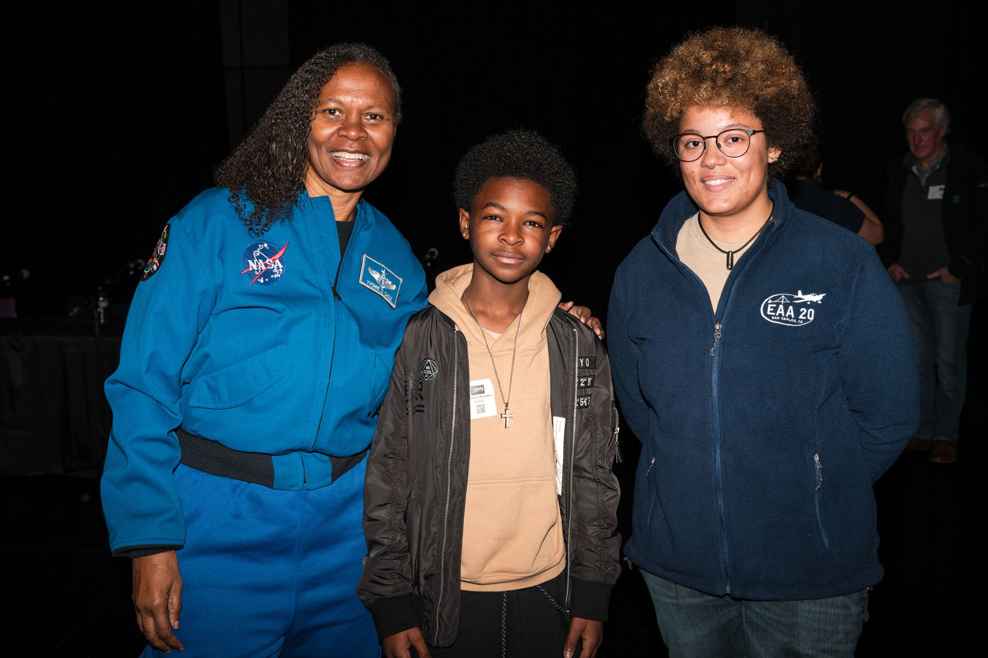 Elizabeth
Antoine-Hands (right) and NASA Astronaut Dr. Yvonne Cagle (left) participated as
panelists at a Bay Area Urban Eagles aviation careers event, hosted by EPACENTER
ARTS, in January 2024. (photo credit: kenhamelphoto.pixieset.com)